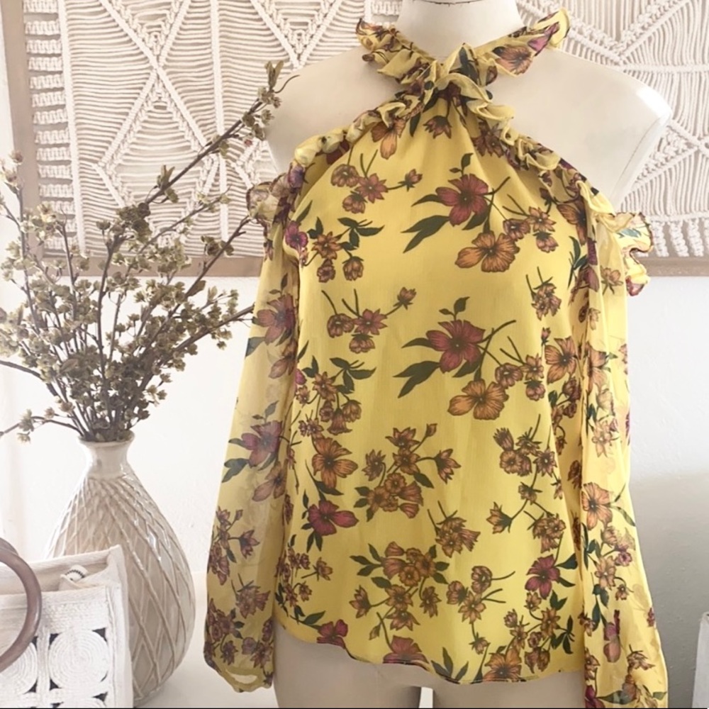 ❤️… Scripted Yellow Floral Top